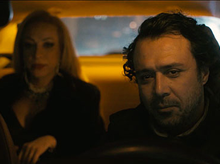 gecenin ortasinda bir taksi. a taxi in the middle of the night.